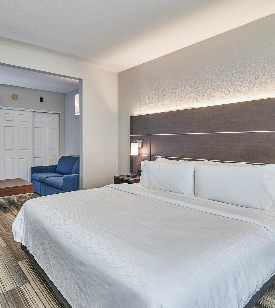 ENJOY A COMFORTABLE STAY IN OUR MODERN GUEST ROOMS