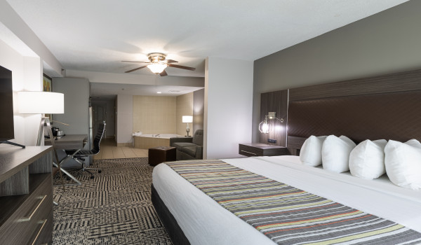 1 King Bed, Suite, In-Room Whirlpool Guestroom 2