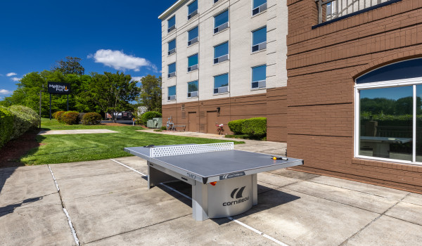 Country Inn & Suites by Radisson Lake Norman Huntersville NC - Outdoor Ping Pong Table