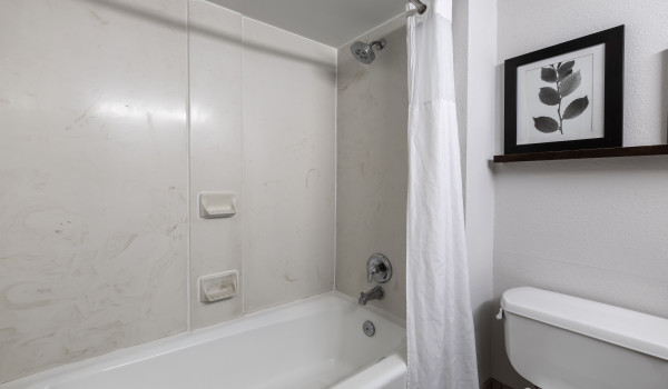 Country Inn & Suites by Radisson Lake Norman Huntersville NC - Bathroom